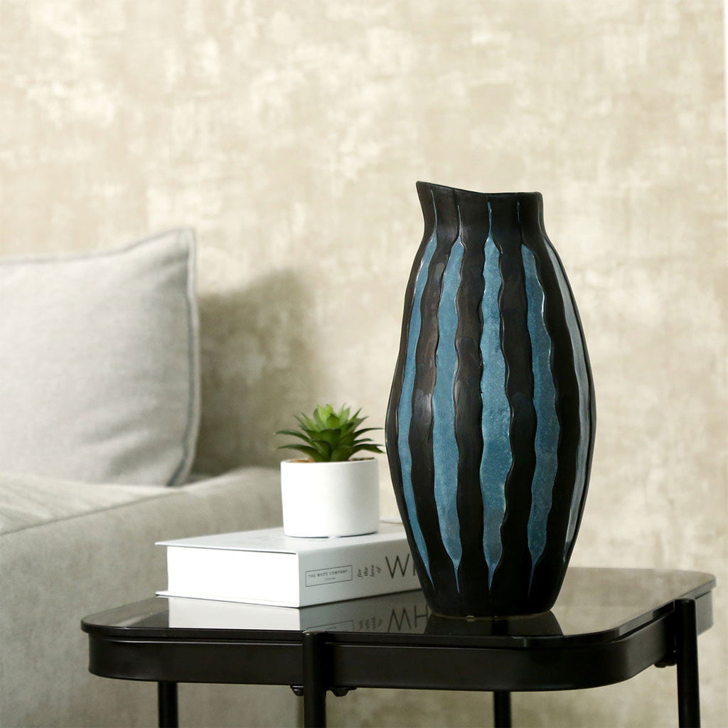 Top Black Coloured Vases For Your Living Room