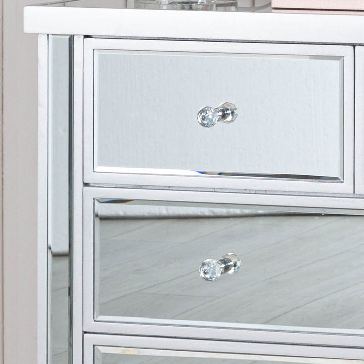 chest of drawers